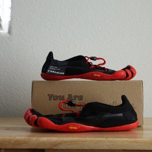 NEW Vibram Women's KSO EVO FiveFingers Size 37 5.5-6 Black Red Retails for $100